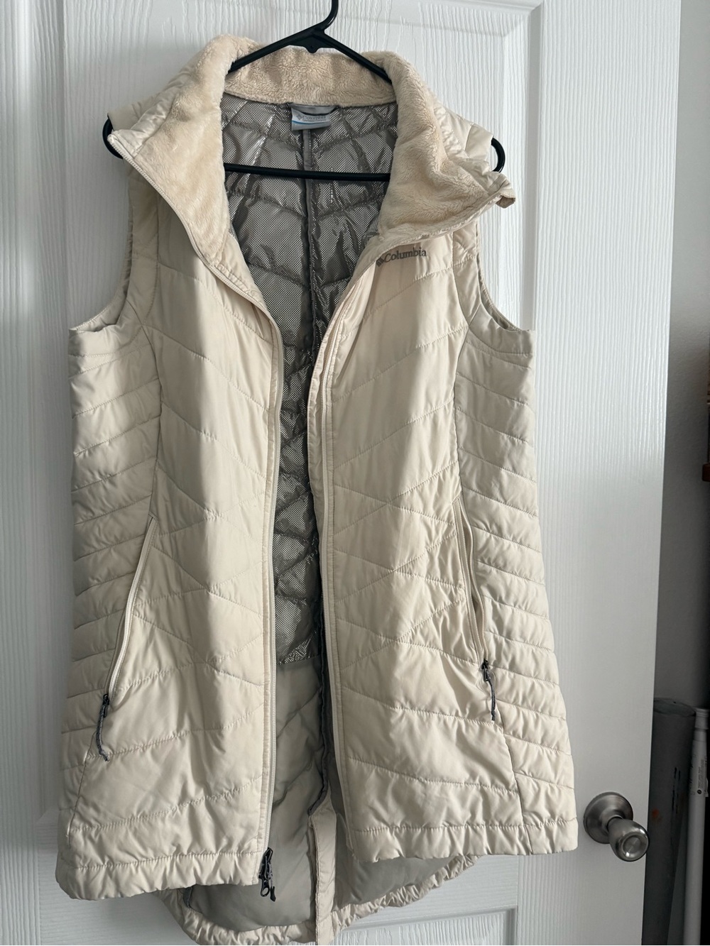 Columbia Women's Ivory Quilted Hooded Insulated Vest - Picture 3 of 4